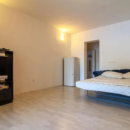 Apartments Maestral * נאום