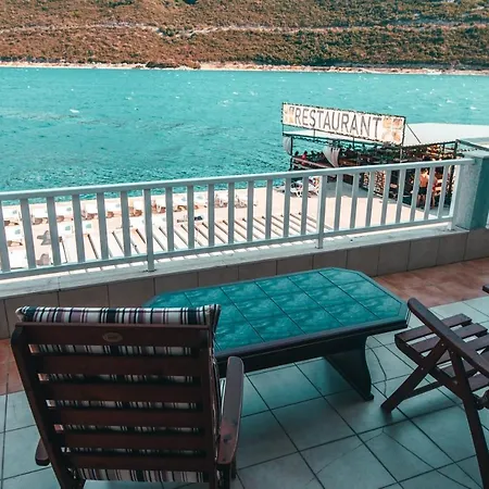 Apartments Maestral *