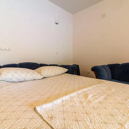 Apartments Maestral דירה *