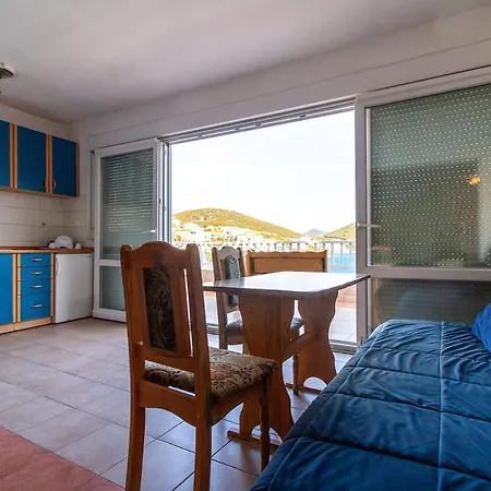 Apartments Maestral דירה נאום