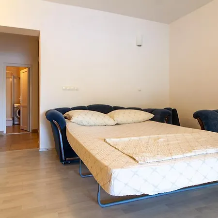 Apartments Maestral *