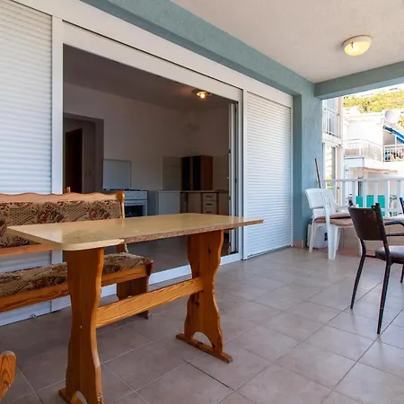 Apartments Maestral *